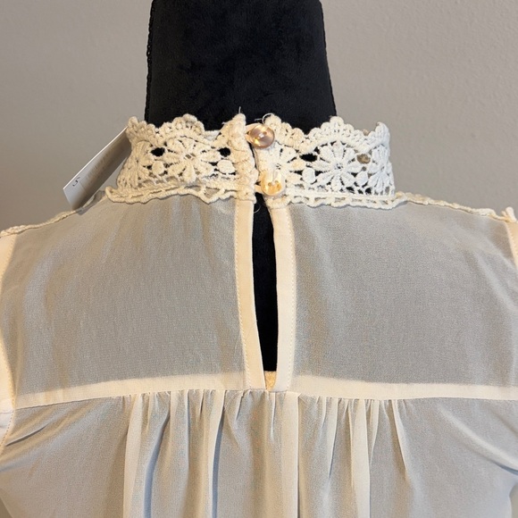 Chic Lace Overlay Blouse - Cream - Picture 5 of 6